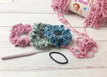 DIY Velvet Crochet Scrunchies Pattern
